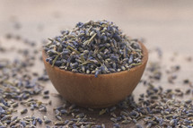 dried lavender in a wooden bowl 