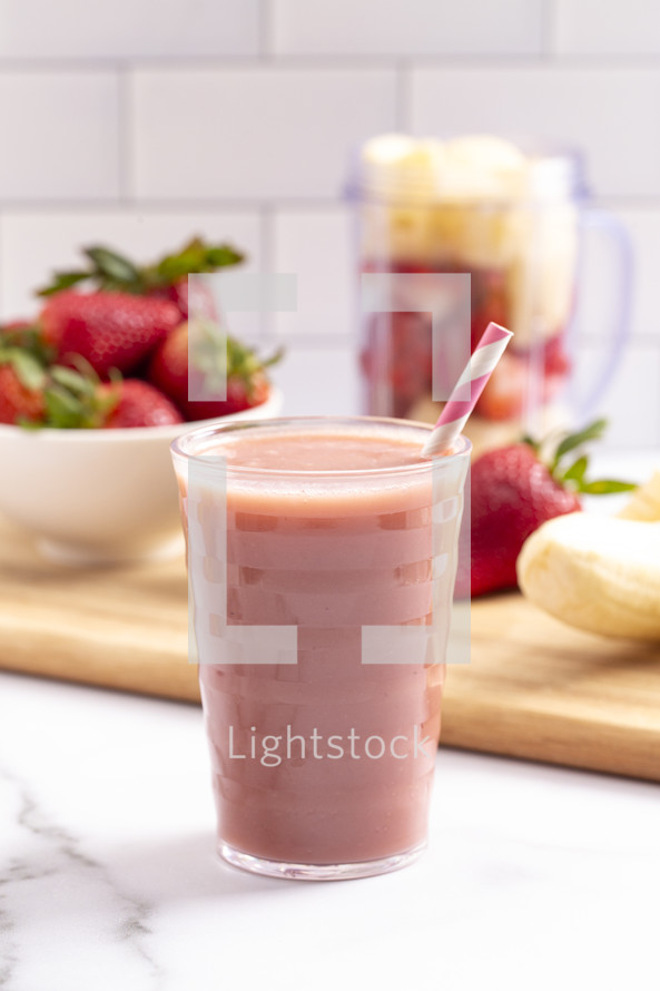 pink strawberry banana smoothie 