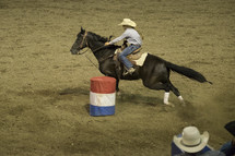 a horse at a rodeo 