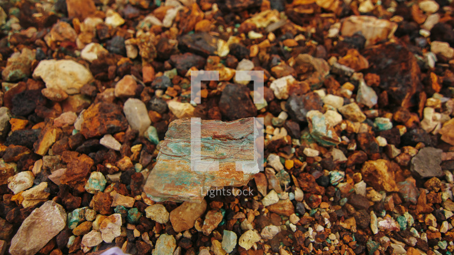 gravel on the ground 