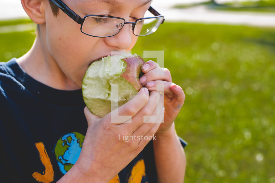 boy eating an apple 
