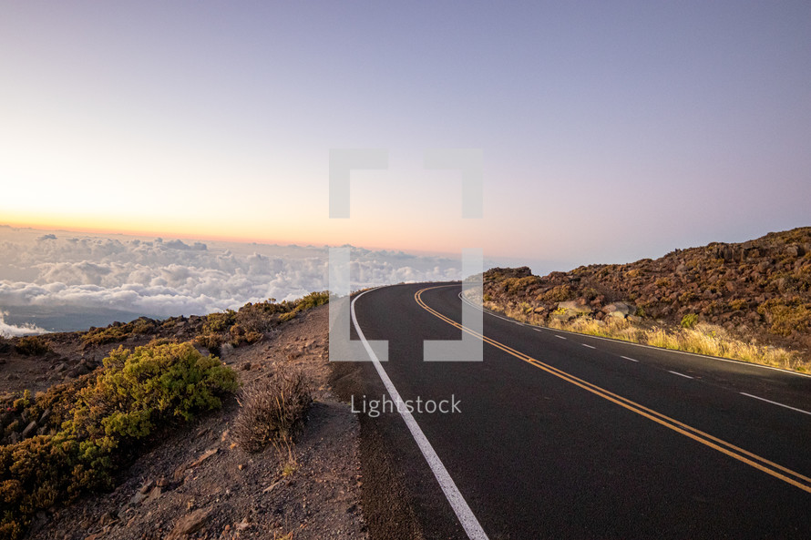 Highway up Mauna Kea 
