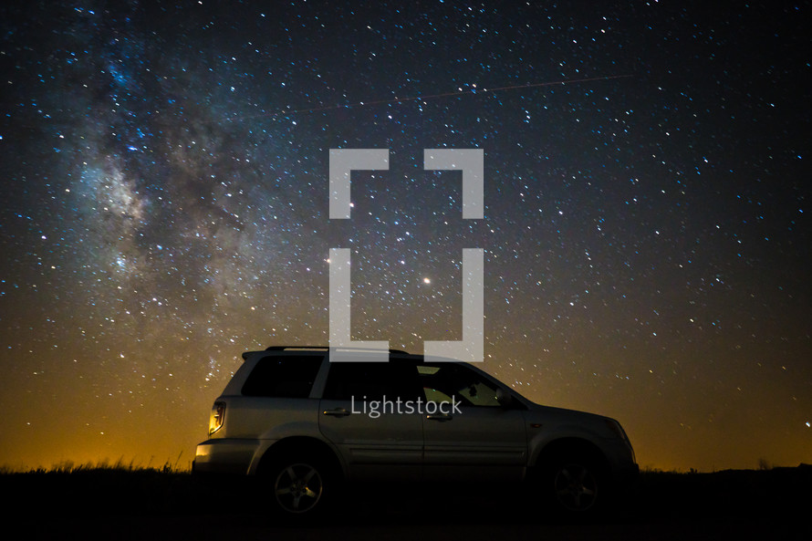 SUV and stars in the night sky 