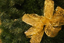 bow on a Christmas tree 