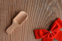 wooden spoon and red bow 