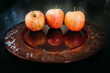 apples on a brown plate 