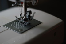 sewing machine 
