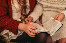 women reading a Bible 