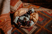 Bread and grapes on plate