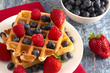 waffles and berries 