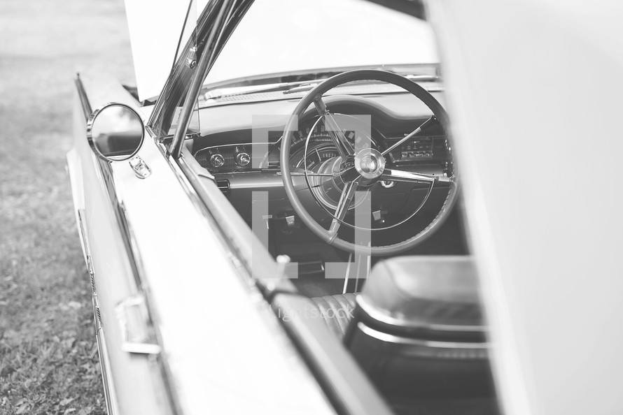 steering wheel on a vintage car 