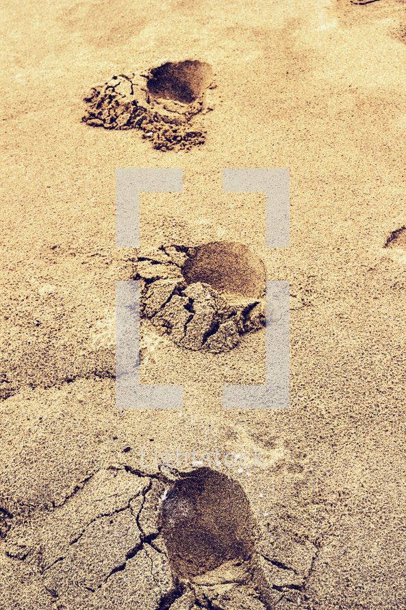 footprints in sand 