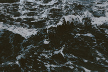 choppy waves in the ocean 