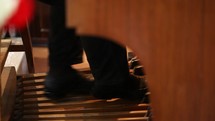 feet of an organist 