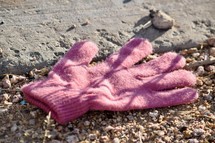 a lost glove on the ground 
