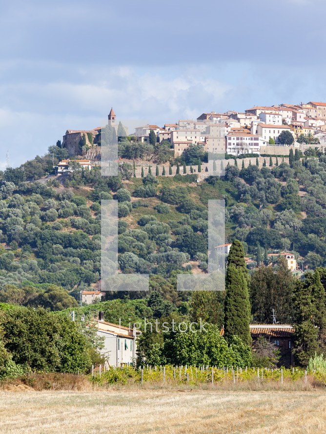 Monte Pulciano, village on a mountainside 