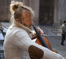 A man playing a cello in the streets of Rome 