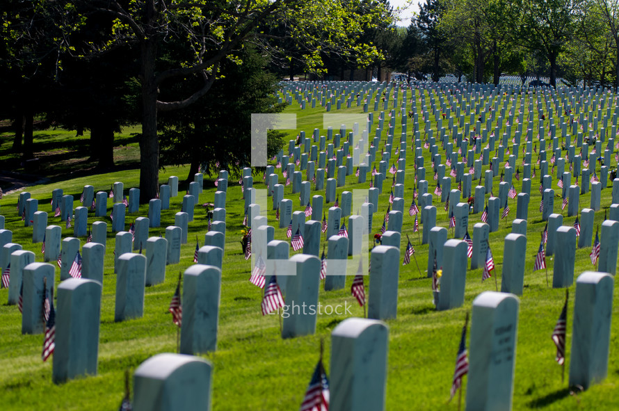 tombstones of fallen soldiers 