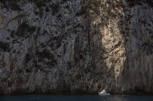 boat in front of a cliff in Italy 