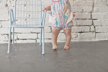 infant learning to walk 
