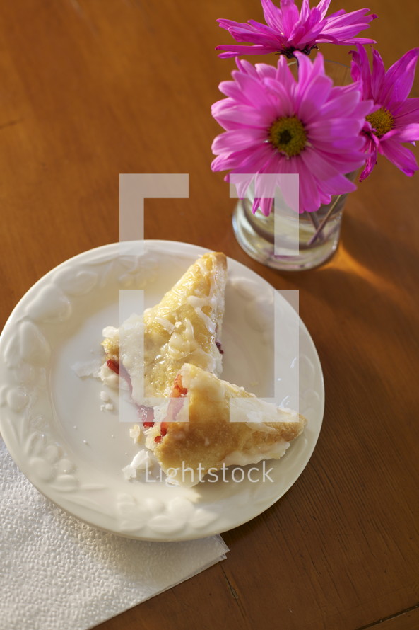 scone on a plate for breakfast 