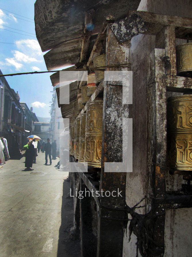 dusty Nepal street 