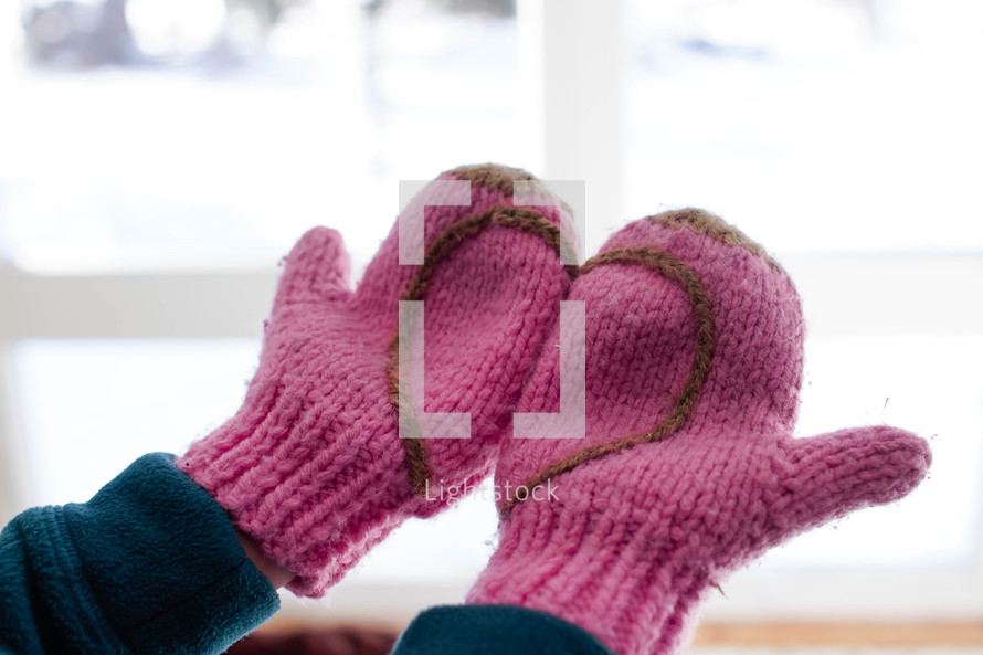 heart shape on mittens 