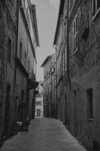 narrow streets in Italy during the day 