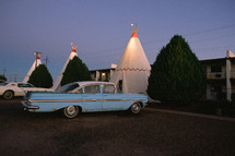vintage cars and tepee motel rooms 