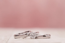 macro wedding rings 