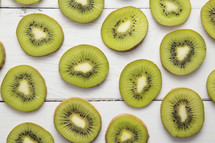 slices of kiwi 