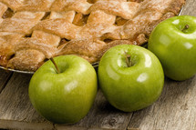green apples and apple pie