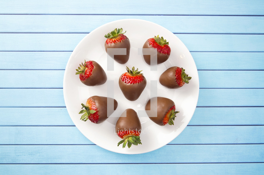 plate of chocolate covered strawberries 