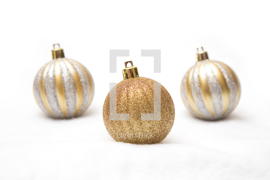 gold and silver ball ornaments 