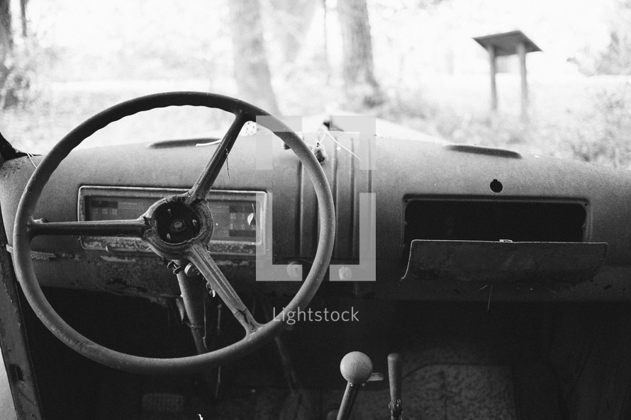 steering wheel in an old junk car 