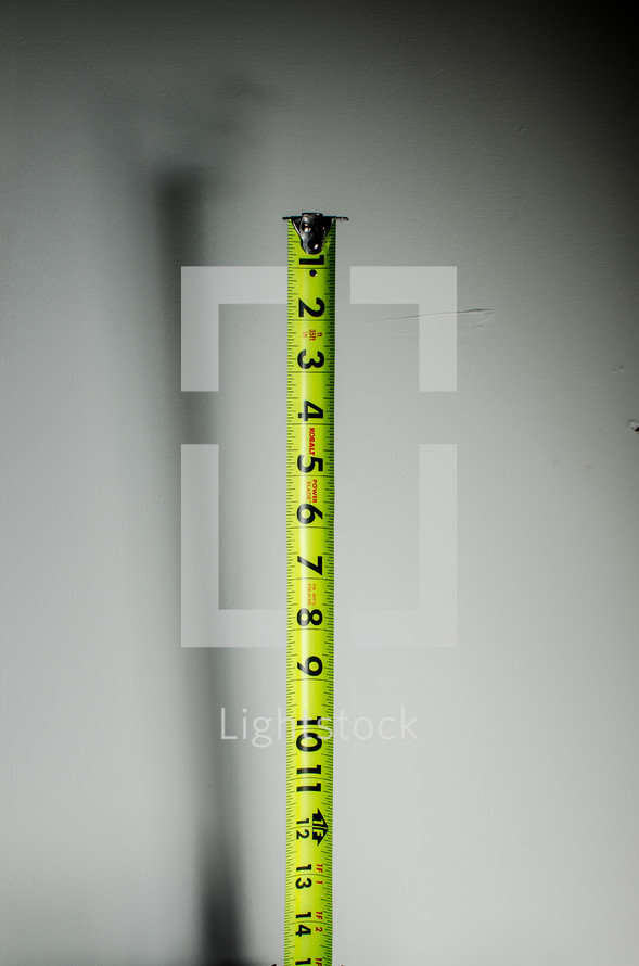 A tape measure going up to 15 inches.