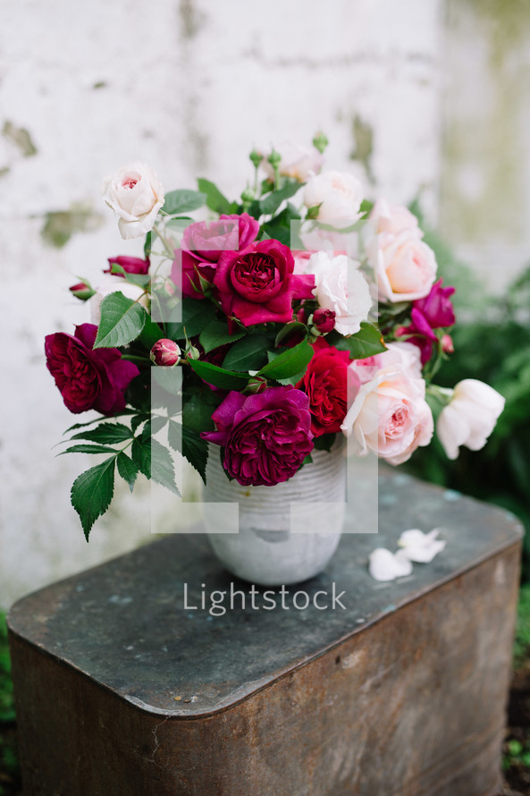 vase of roses 