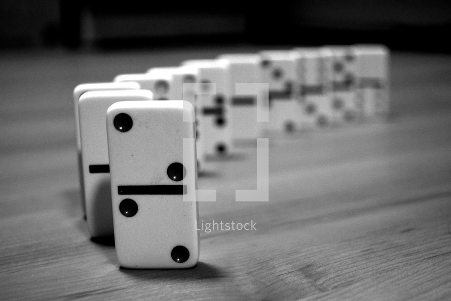 dominoes 