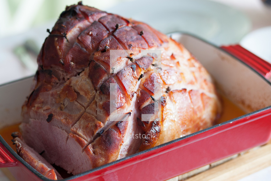 a honey baked ham in a pan 