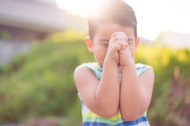 praying toddler boy 