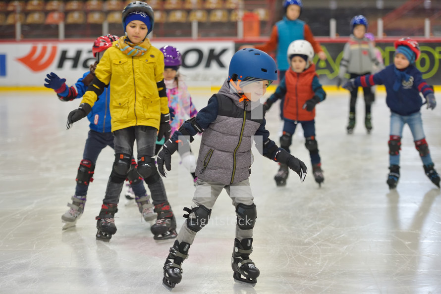 kids ice skating 