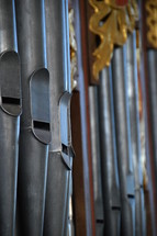 Organ with organ pipes.