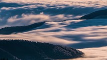  Timelapse of blue morning clouds flowing throughout misty mountains.
