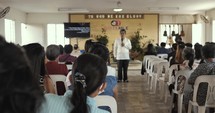 Pastor preaches in the Philippines