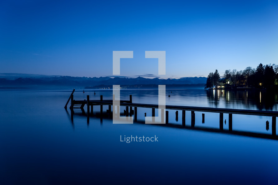 dock on water in Tutzing at night