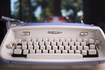 keys on a typewriter 