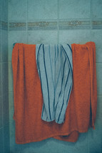 dirty bath towels 