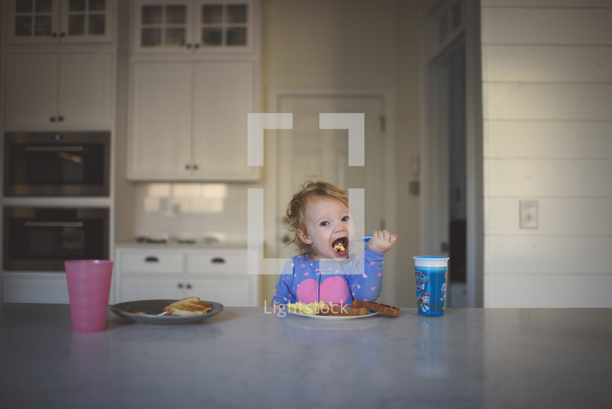 toddler eating breakfast 