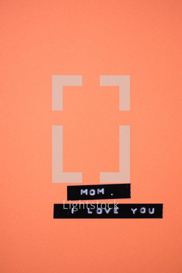 A label reading, "Mom, I love you," on an orange background.