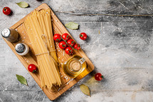 A pile of spaghetti dry on the table. Against a dark background. High quality photo